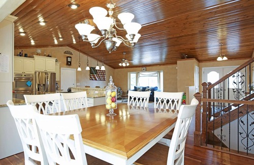 Gleneagle House | Entertaining at its Best, Minutes from AF Academy, Gourmet Kitchen,Gazebo, Fire Pit,Wifi, Pool Table