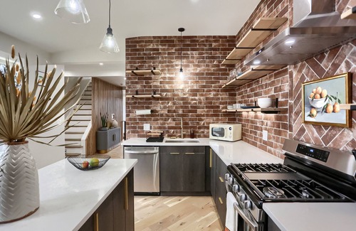Pittsburgh House | Entertainment Dream Home + Hot Tub + Outdoor Theater + Games + Firepit + DT View