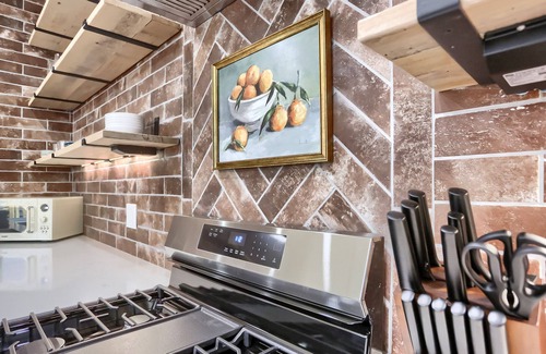 Pittsburgh House | Entertainment Dream Home + Hot Tub + Outdoor Theater + Games + Firepit + DT View