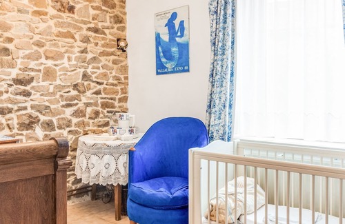 Le Mesnil House | Enticing Holiday Home in Viroinval near Forest