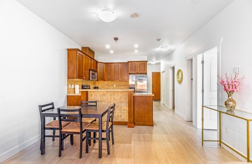 Guildford Apartment | Entire 1 BD suite with 2 bathrooms in Surrey