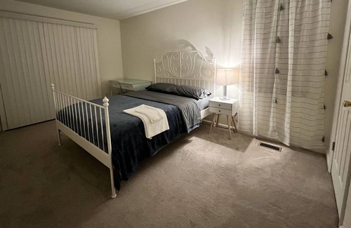 Norristown House | Entire 2 Bed 2 Bath Spacious Townhouse Condo