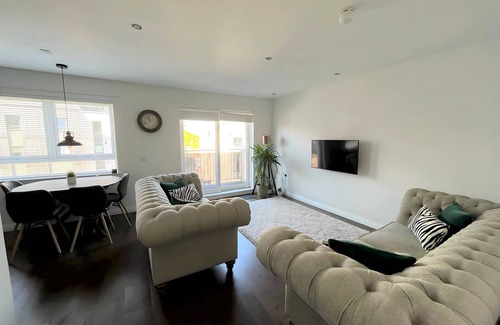 West Pilton Apartment | Entire 2 Bed Modern Apartment