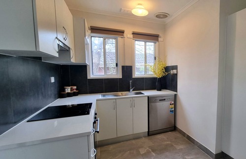 Doveton House | Entire 3 bedroom Doveton home, close to Dandenong Plaza