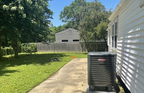 Newark House | Entire 3 bedroom house with fenced backyard