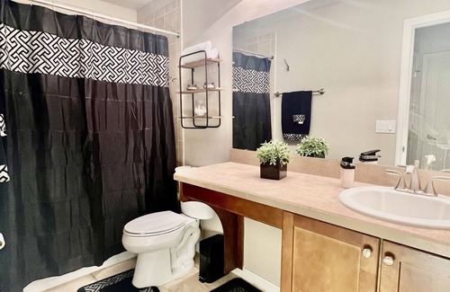 Oviedo House | Entire 3Bedroom 2.5 Bathroom Home
