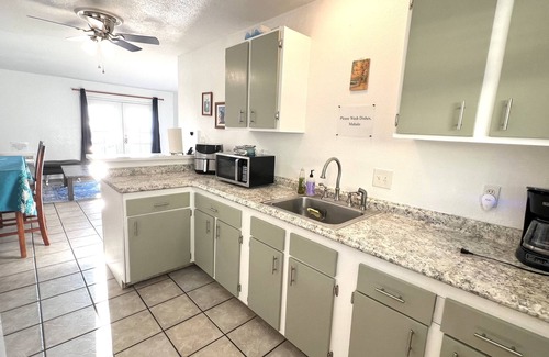 Historic Kailua Village Apartment | Entire 3bedrooms Apt. w/Balcony & Ocean Sunset View, Great Location