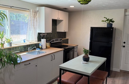 West Valley City House | Entire 4-bedroom house in West Valley City with AC near USANA + AIRPORT