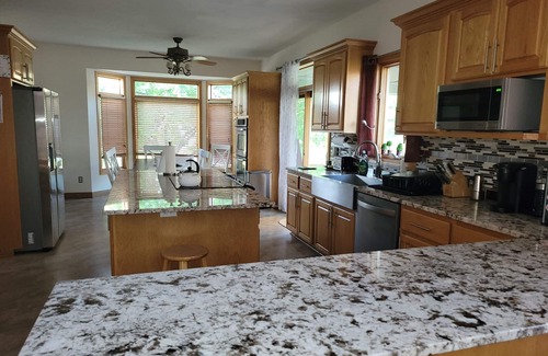 Lincoln House | Entire 4200 sq ft. South east. Great neighborhood