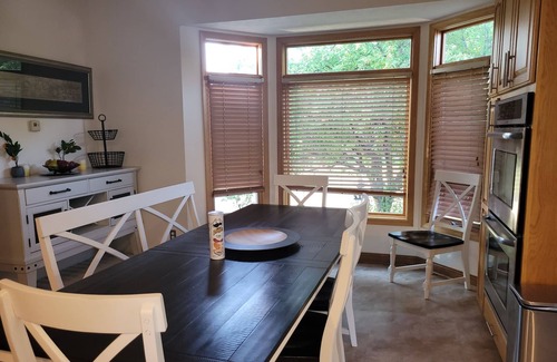 Lincoln House | Entire 4200 sq ft. South east. Great neighborhood