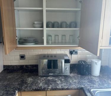 Sunderland House | Entire 4br with cot, free street parking and garage