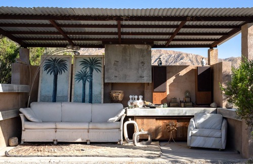 Morongo Valley House | Entire 5 Acre Kaleidoscope Desert Animal & Art Sanctuary. Sleeps 10.