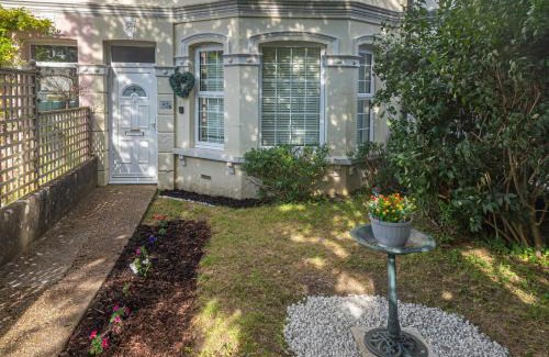 Eastbourne House | Entire 5 Bedroom Comfortable House in Eastbourne