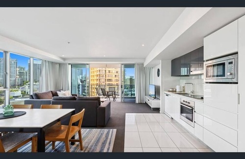 Gold Coast Apartment | Entire 5-star, 2 bdrm apt on Surfers Paradise beach. Ocean views from every room