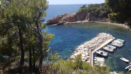 Ensues-la-Redonne Apartment | Entire apartment 200 meters from the seaside Au BleuRivage