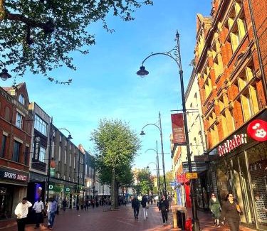 Reading Apartment | Entire apartment castle view - 10 mins from reading station town centre