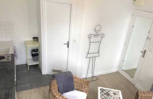 Laval Apartment | ENTIRE APARTMENT DOWNTOWN LAVAL