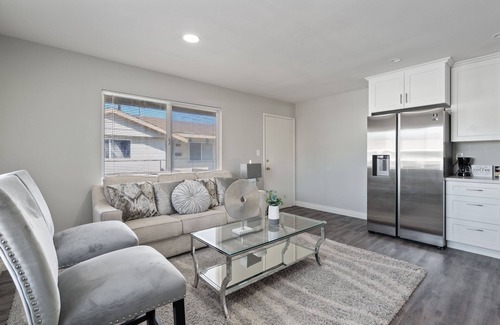 Port Hueneme Apartment | Entire Apartment in Port Hueneme 3 Mins from Beach