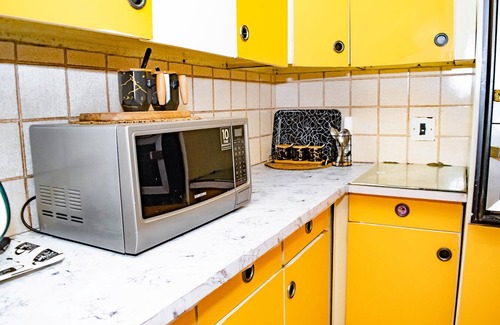 Windsor Apartment | Entire Apartment, lovely spacious 3 bedroom apartment