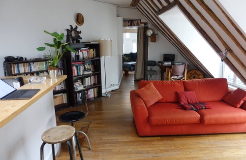 Quartier du Mail Apartment | Entire Apartment Under The Parisian Roofs