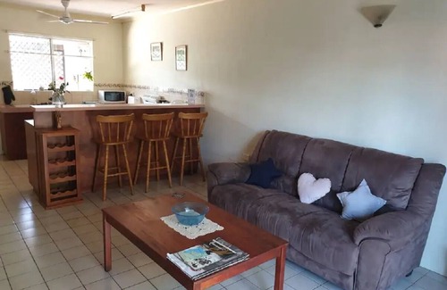 The Gardens House | Entire apartment with garden close to city.