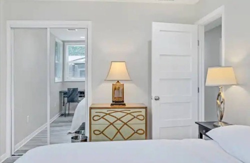 Windsor Park House | Entire Atomic LODGE 3/2 + plus CABIN 1/1