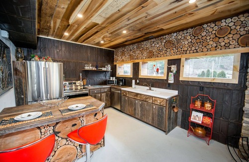 Sugar Grove Cabin | Entire Barn: Farm Stay w/Petting Zoo, Tube Slide & Ziplines