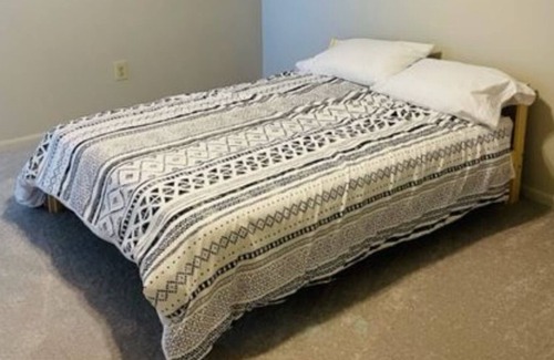 Seminary Hill Apartment | Entire Basement in Alexandria w/ Backyard Patio