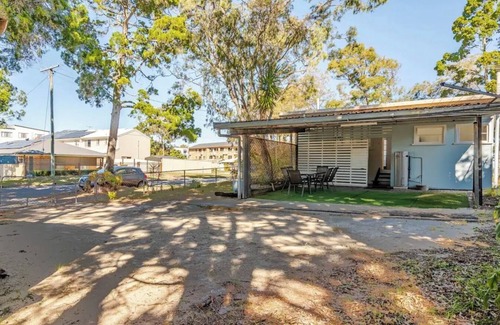 Bongaree House | Entire Beach House on Bribie Island. 1 block from waterfront!