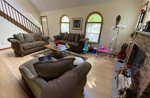 Lake Ariel Ski Chalet | Entire Beautiful House, in The Hideout, Lake Ariel PA