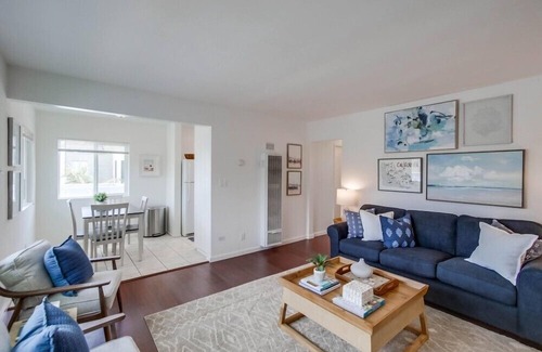South Mission Beach House | Entire Building! 4 Units + 2 Levels + 4 Patios + 8 Parking