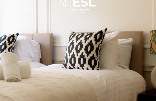Shrewsbury Apartment | ✪ Entire Building ✪ Sleeps 18 ✪ Central Location