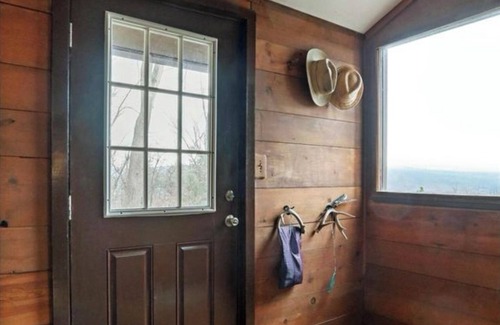 Augusta Cabin | Entire Cabin 3-bed 2-bath in awesome Augusta, WV