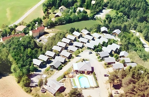 Seyne House | Entire Chalet Near Ski and Lake