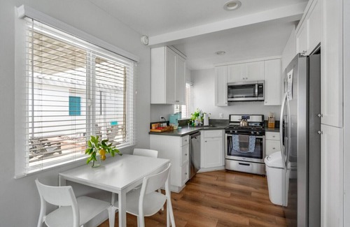 Huntington Beach Bed & Breakfast | Entire Complex | Steps To The Sand | Sleeps 20