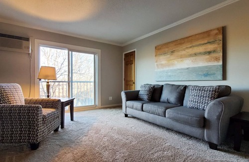 Little Canada Condo | Entire Condo