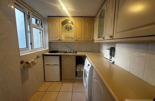 Brighton City Centre Cottage | Entire Cosy Seaside Cottage - Minutes from the beach, shops and restaurants!