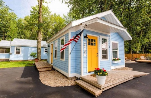 Paw Paw Lake Cottage | Entire cottage in Coloma, Michigan, United States