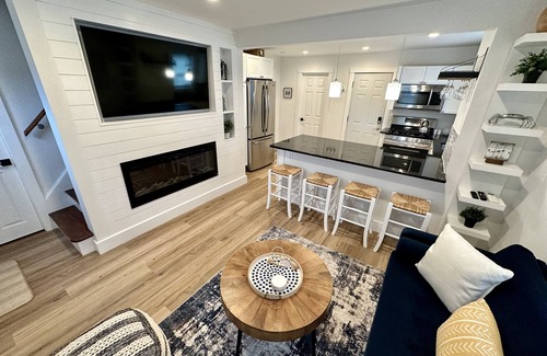 Vineyard Haven Cottage | Entire cottage, walk to/from ferry & downtown, newly renovated, parking on site