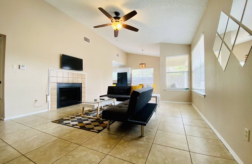 Milwood House | ENTIRE cozy ☼Extended Stay☼ home next to Apple