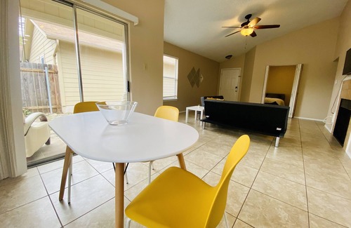 Milwood House | ENTIRE cozy ☼Extended Stay☼ home next to Apple