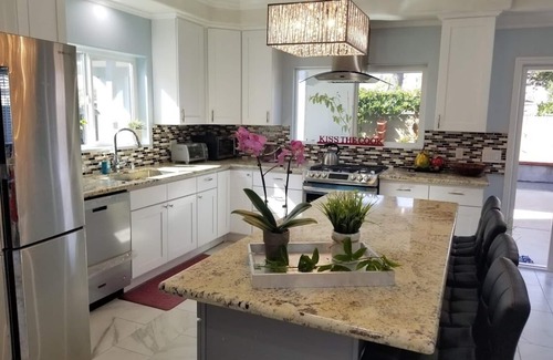 Midway City House | Entire Cozy Home with Enclosed Patio Near Disneyland