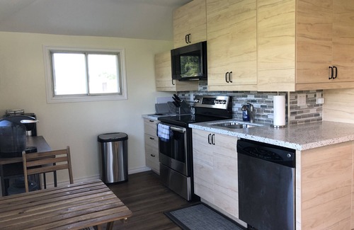 Fort Erie Cottage | Entire Cozy house cottage with view of the Niagara River.