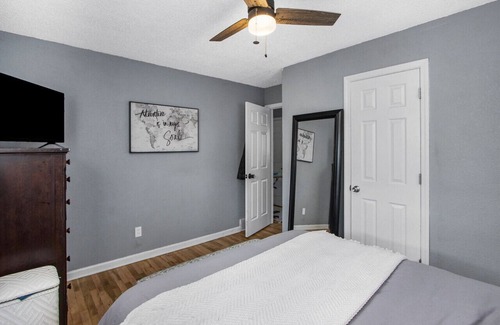 Eastwood House | Entire Cute Boho Home Near Hospital, Expo Center,