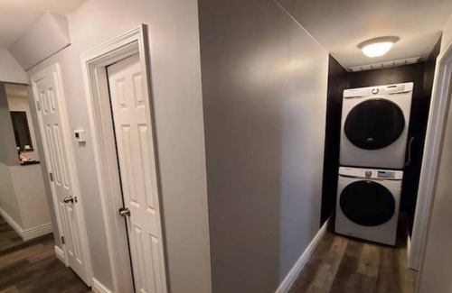 Beechmont House | Entire Duplex by convention center W/ RV Parking!