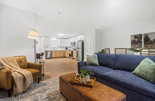 Taylors House | Entire duplex w/2 private decks, great for group