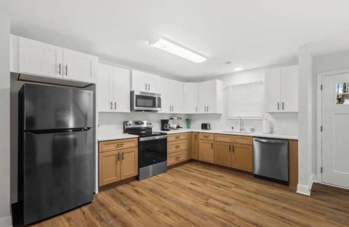 Taylors House | Entire duplex w/2 private decks, great for group