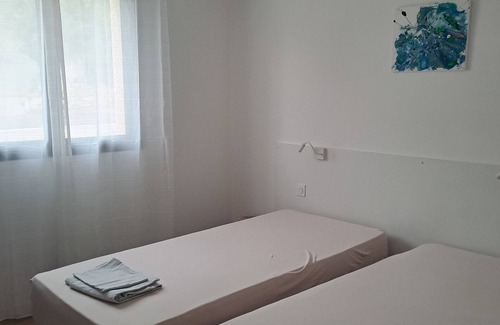 La Palme Apartment | Entire dwelling located near the sea with shared pool and garage.