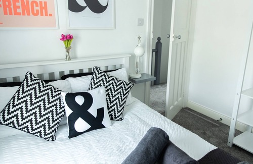 Belfast House | Entire family home, large garden and free parking