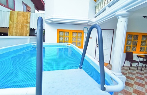 Suan Luang House | Entire House for 9 people near BTS Onnut